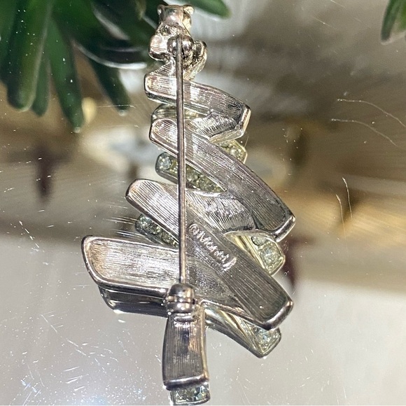 Vintage Signed Monet Silver Christmas Tree Brooch Pin Xmas Crystal Rhinestones - Picture 5 of 6